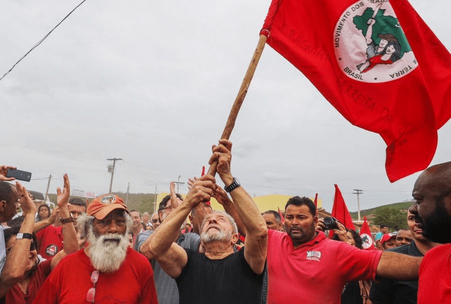 lula chapecó bandeira mst