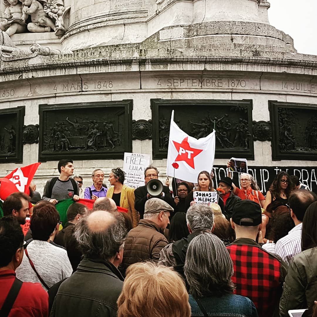 POI-manifestacaoLulaEmParis2
