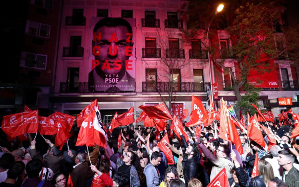 Manifestação em frente à sede do PSOE