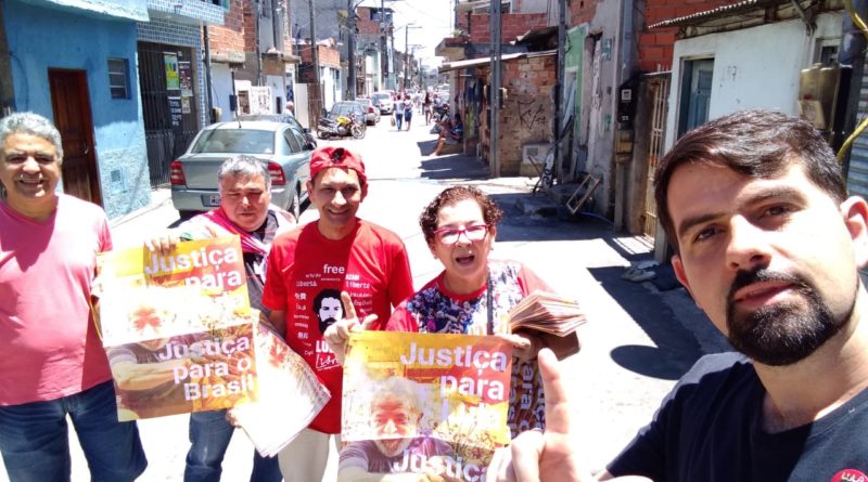 na comunidade Rosa Luxemburgo