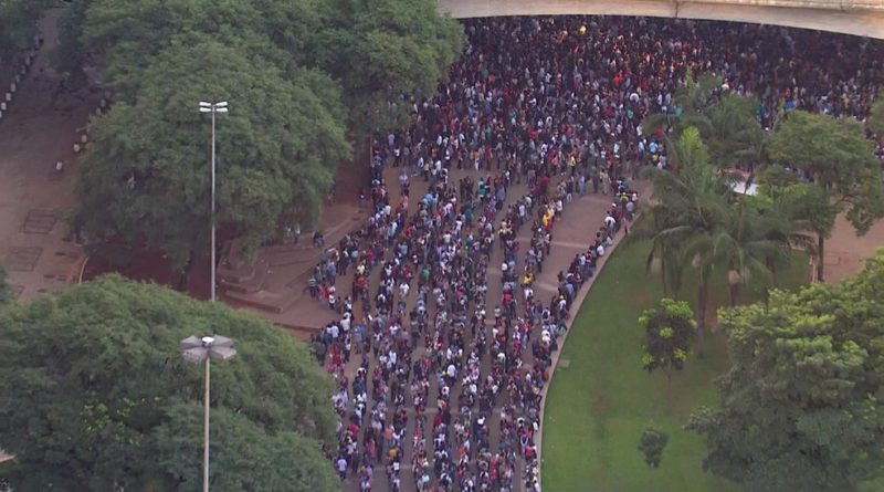 Fila gigante por emprego